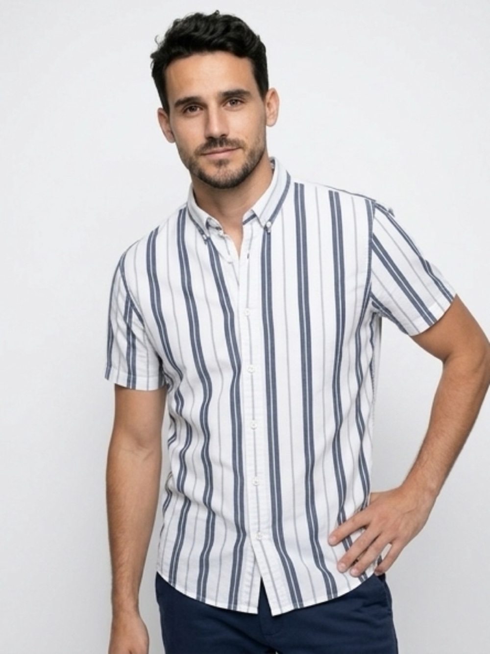Abercrombie Men's Blue White Striped Button Up Short Sleeve Shirt - Size Large